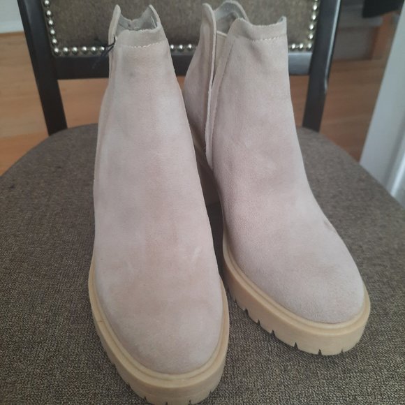 NWOT Dolce Vita Cashe Waterproof Bootie in Dune Suede H2O, Size 7 - Picture 2 of 7